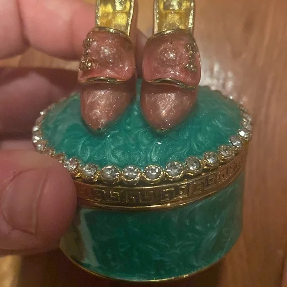 Green and Gold Decorative Trinket Box for keepsakes - Picture 3 of 10